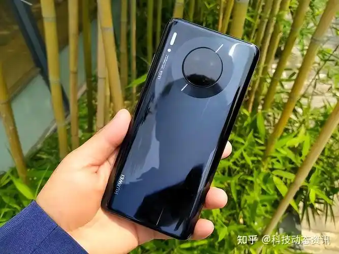 华为mate30 pro搭载的麒麟990 5g处理器是该手机的性能核心.