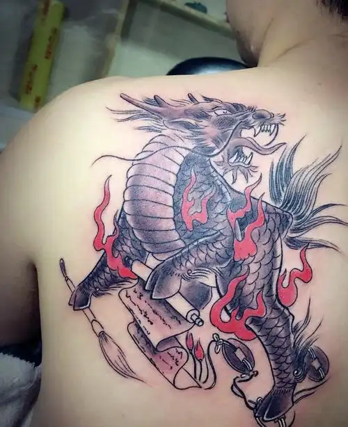 看似很凶猛的背部麒麟纹身图片