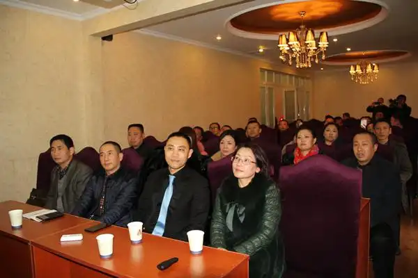 与江安的企业家们共同分享了自己的创富历程,传递了共赢时艰的正能量