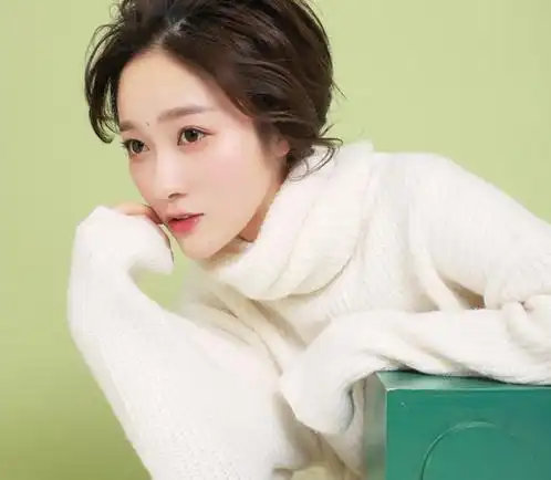 在2018《歌手》常规赛最后一场竞演中,汪峰以胡66的《空空如也》作为"