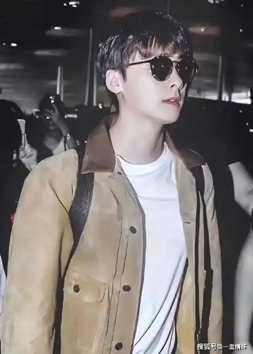 消失一年,回看李易峰,他既可恨可悲,又可怜_进行_合作_杨幂