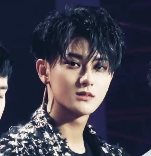 有种与众不同叫黄子韬的"腹肌",虽然只有一块,但充满着荷尔蒙_身材