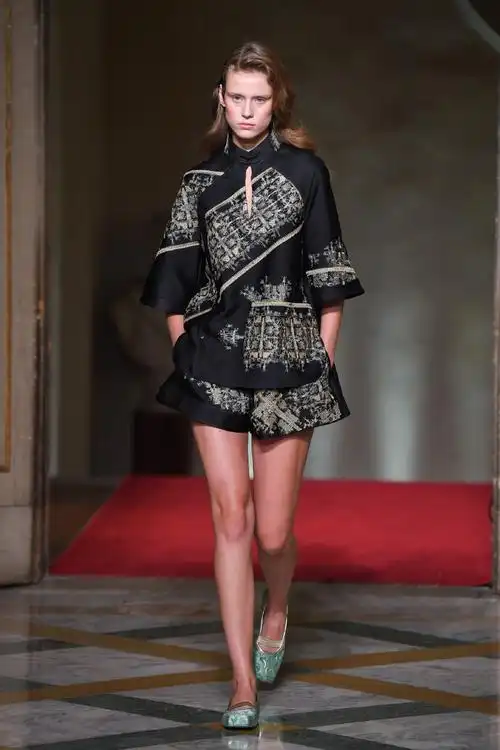 贵州苗绣登上米兰时装周