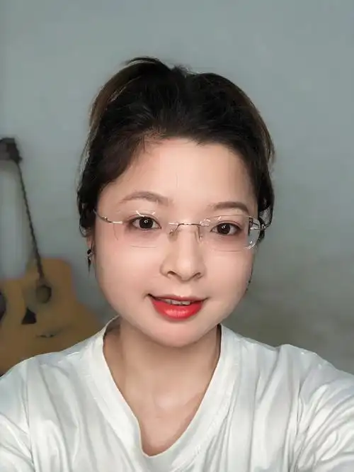 朋友说我戴眼镜老20岁救救圆脸孩子吧