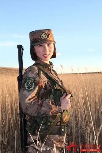 9 春天里解放军女兵的靓丽倩影