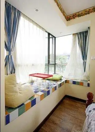 卧室和书房的飘窗想铺瓷砖,觉得还是可以的,以前看到过个