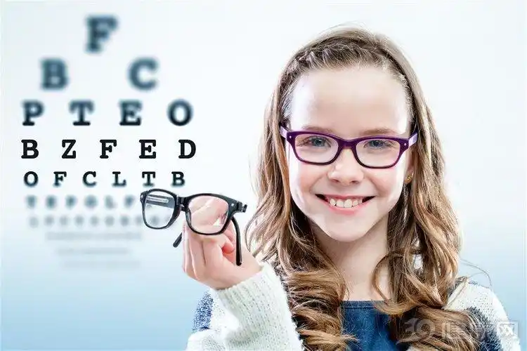 孩子戴眼镜就怕越戴越深,医生:度数在这个范围,可以不用戴