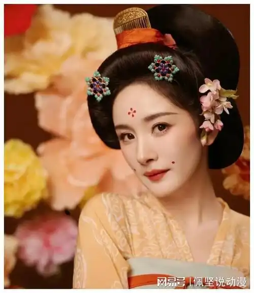 观众纷纷点赞,称赞杨幂古装造型令人陶醉当杨幂以古装造型出现在舞台