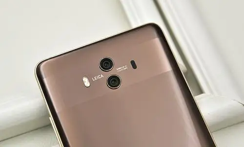 我们先来看看华为mate10的外观.众所周知,华为mate10采用了5.