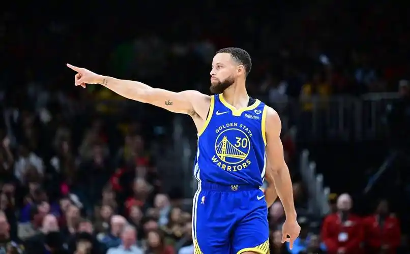 科尔说他累了! 但库里说他不累!_比赛_投篮_格林