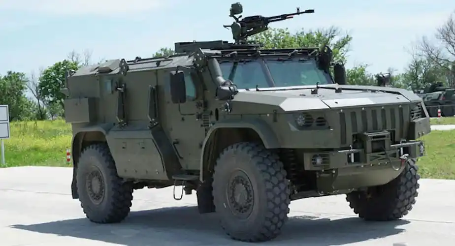 俄军"台风"装甲车零部件30%需进口,俄专家:希望明年只用自制车轮