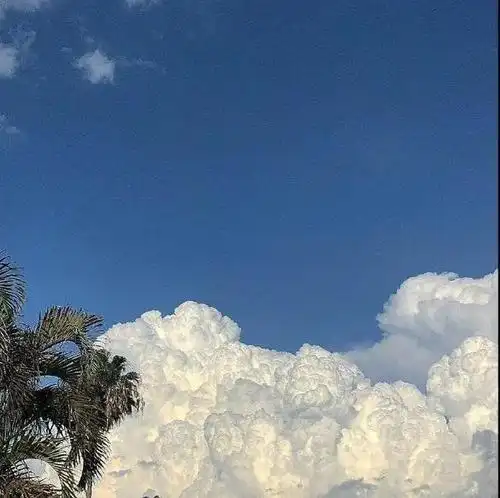 微信朋友圈怎么设置竖排列个性签名?另分享竖排列文字和背景图片