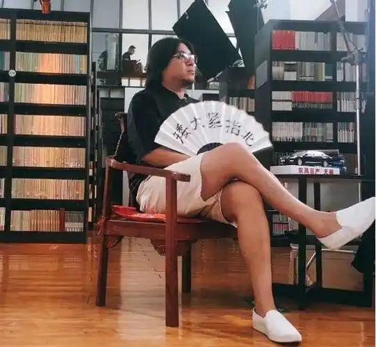 夏天穿对短裤你也能像高晓松那样变身腿玩年