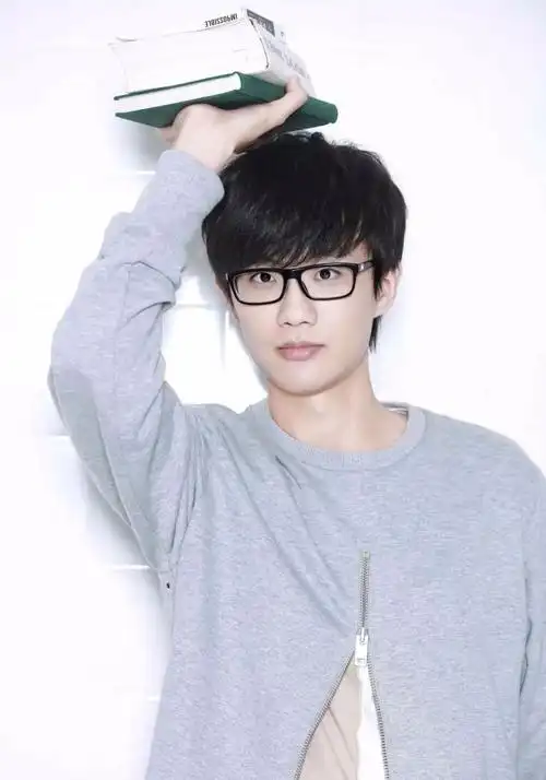 许嵩新歌发布《乌鸦》,被爆料睡粉并晒出图片,这证据让谁信?_友友