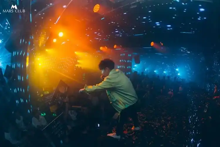 宁波mars club | 4月30日 网红实力唱将子尧空降宁波-宁波玛尔斯酒吧