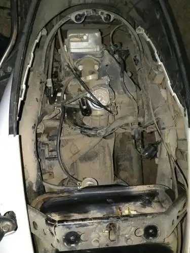 踏板摩托车那根是火花塞 ?