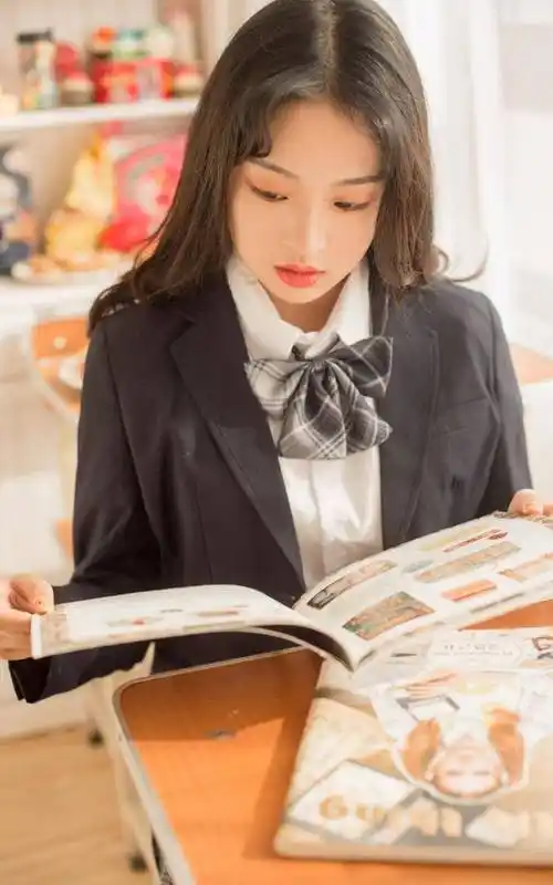 乖巧jk制服小姐姐教室写真手机壁纸_教室_姐姐_写真