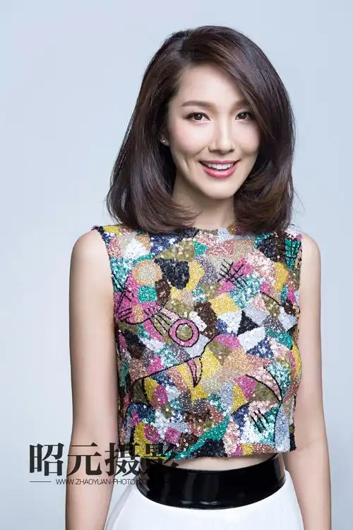 看了李亚男的靓照,难怪王祖蓝对她死心塌地,尤其是第八张!