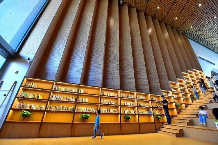 这处公共阅读空间是洛阳市少年儿童图书馆与隋唐大运河文化博物馆共同