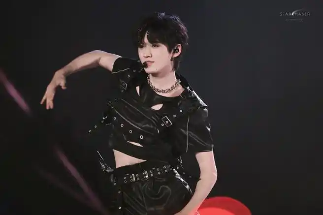 宋亚轩楼间楼演唱会##宋亚轩腹肌