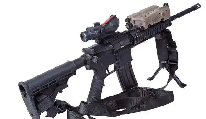 美军中现役大部分的装备就是m4a1卡宾枪以及m16a4突击步枪,其中有一小