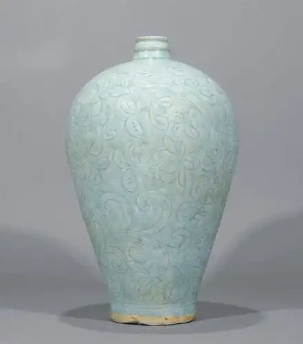 0013 宋 影青刻花牡丹纹大梅瓶