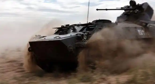 俄制mt-lb多用途装甲运输牵引车(资料图片)据俄罗斯媒体报道,俄国防部