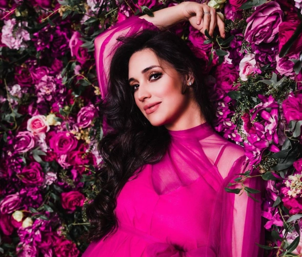 霍福德超美妻子现场观战绿军看丈夫暴扣兴奋尖叫这颜值太绝了