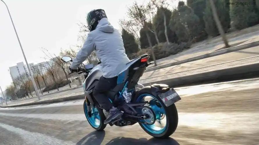 玩趣十足的国产钢炮,春风全新250nk公路试驾 - 摩托车二手网