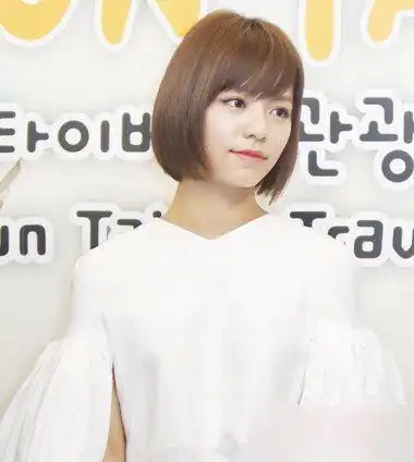 胖胖的身形,当然少不了脸型上的多肉体质,胖女孩的修颜发型,就是为了