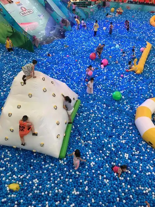 想去玩海洋球了 像个孩子或者