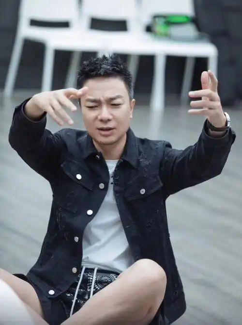 披荆斩棘的哥哥音乐总监陈伟伦打造虚拟歌手他就是另一个我