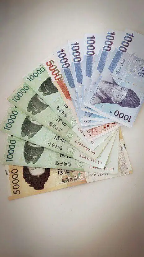 韩币国内紧缺,跟导游换600cny_100000韩币