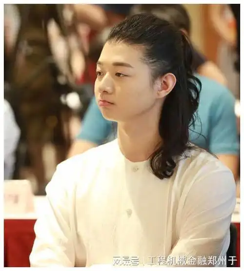 从"红极一时"到"星途尽毁",霍尊走到今天这一步应该该怪谁?