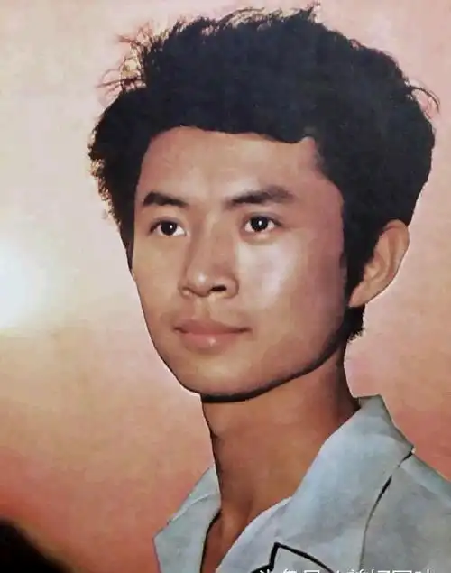 爱新觉罗·宝珣:80年代爆火,因父亲反对无奈退圈,今成商业大亨