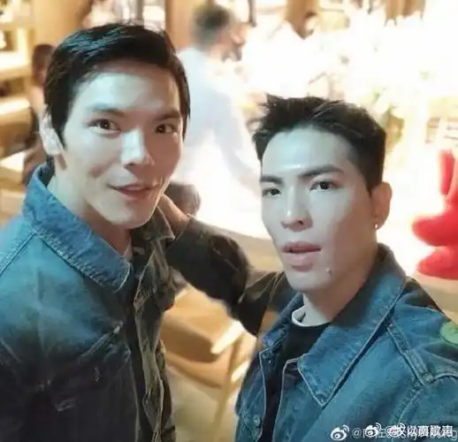 萧敬腾哭成了向佐