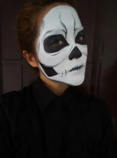 化妆达人灵鸾妮妮教你万圣节骷髅妆容的画法