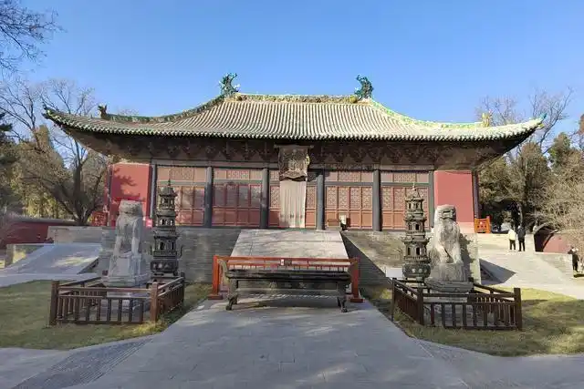 在山西省运城市芮城县北郊,有一座修建于元代的永乐宫,原名为"大纯阳