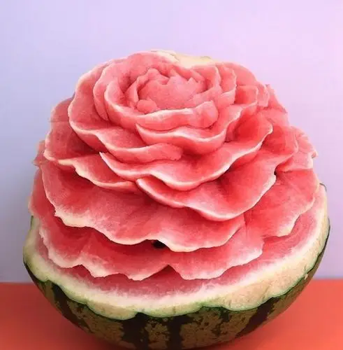 清华西瓜哥雕刻瓜瓤走红 盘点网上最逆天西瓜造型