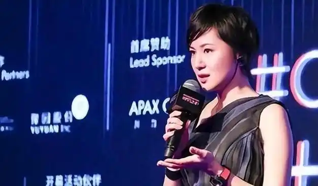 主持人王津元嫁给大4岁富豪郭广昌生下3个孩子今52岁很幸福