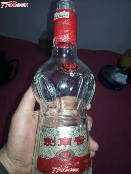 精美酒瓶剑南春酒瓶