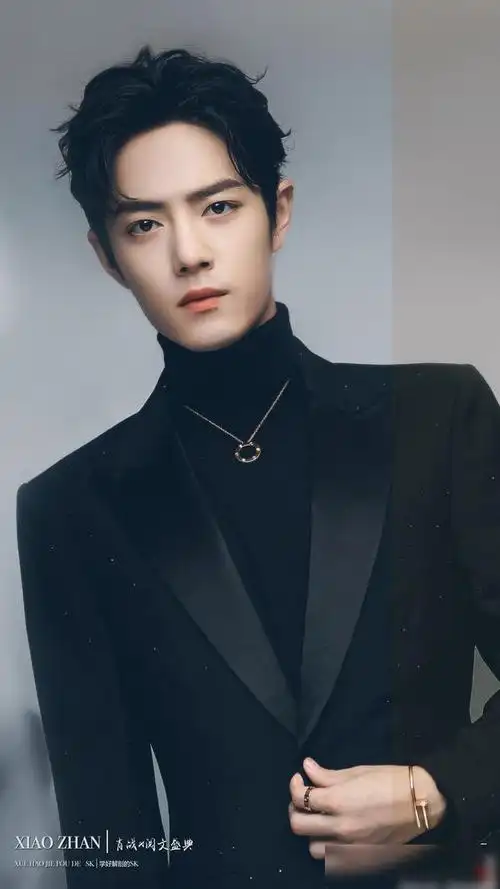 黑色毛衣黑色西装的肖战你的努力像盛开的花笑容充满治愈力量