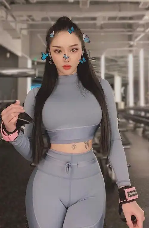 这就是自律的女人宋昱欣这极致腰臀比要怎么才能练出来