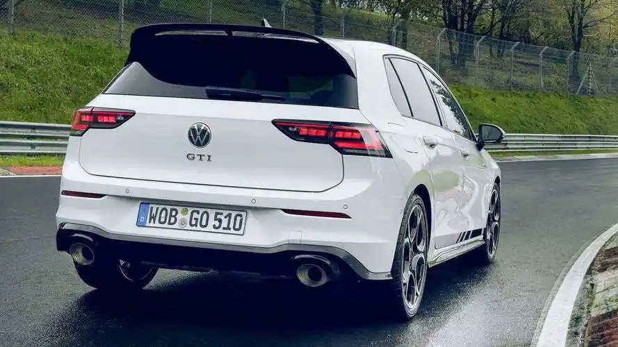 高尔夫gti clubsport马力300匹,极速267 km/h
