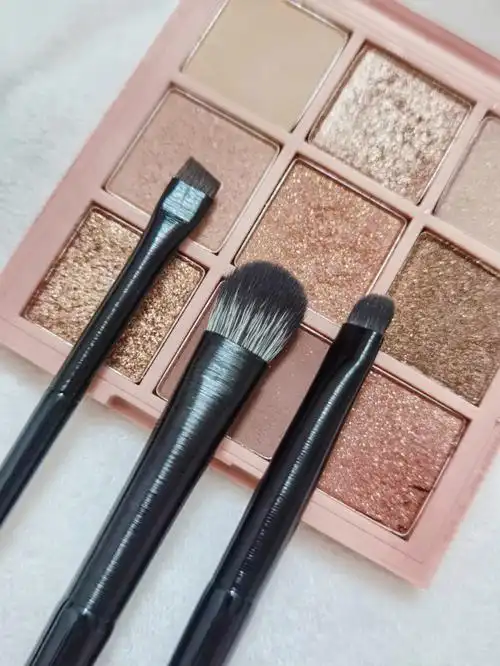 超平价新手眼影刷