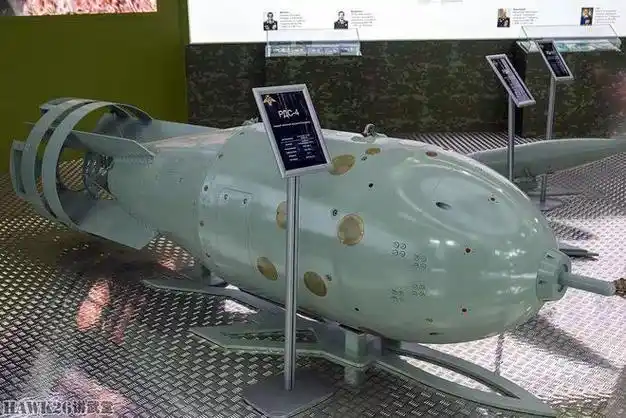 70年前 苏联试爆rds-4原子弹 外形更小威力更大 第一种量产型号