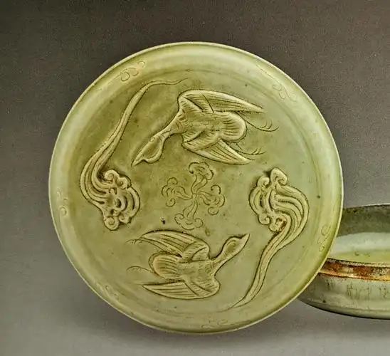 北宋初越瓷盒盖初云雁纹             绍兴越国文化博物馆