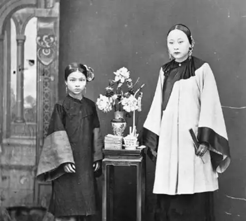 晚清时期的大户人家小姐照,有的似大家闺秀,有的看着就不好惹
