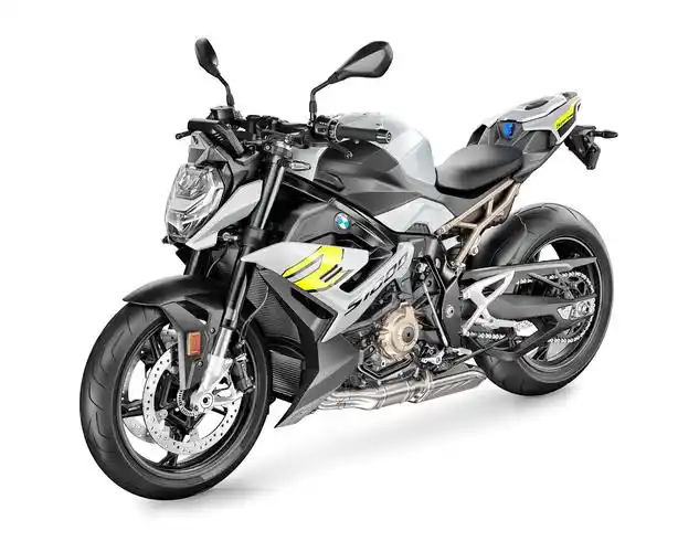 宝马新一代运动街车2021s1000r细节简介