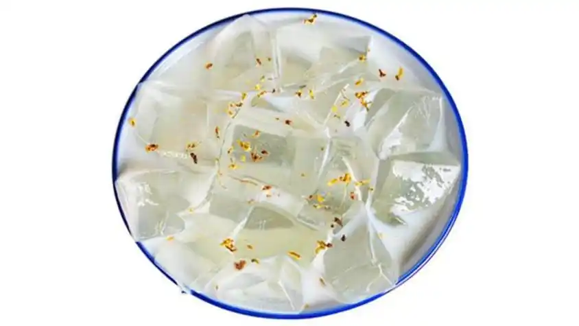 白凉粉以植物凉粉胶等原料制成,产品具有品质嫩滑